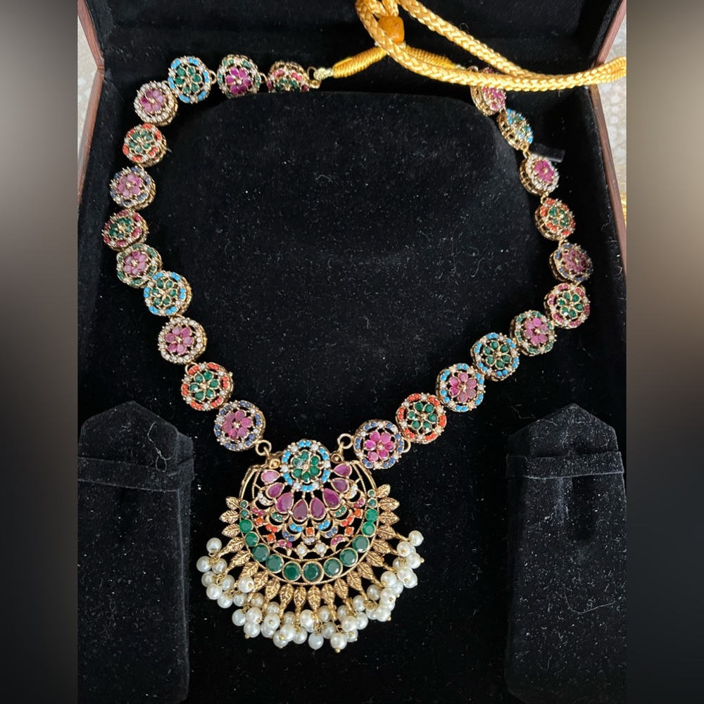 Multi colored gold necklace soho pearls.